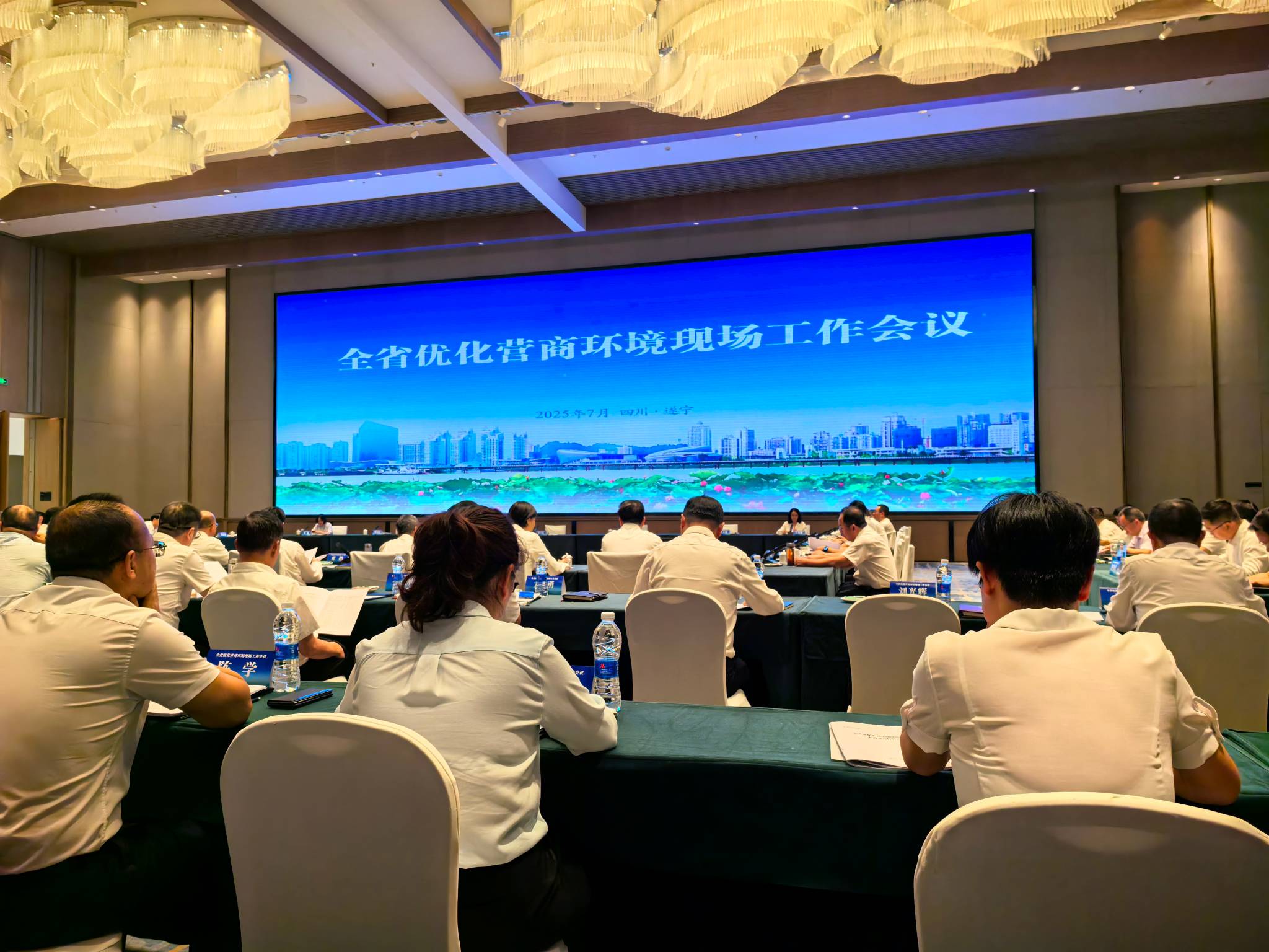 营商环境中的三体：政务服务、控制成本、产业生态