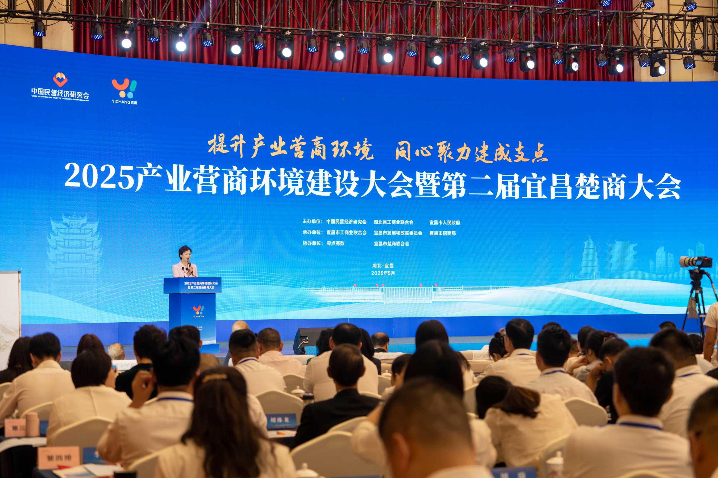一线实录：典范案例引领产业营商环境建设